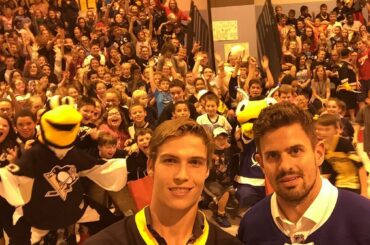 Quand Beau Bennett et Alex Killorn prennent un selfie avec vous, c'est le meilleur jour de ...