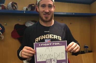 C'est le @nyrangers #HockeyFightsCancer ce soir.
Kevin Hayes (@ kphayes12) se bat ...