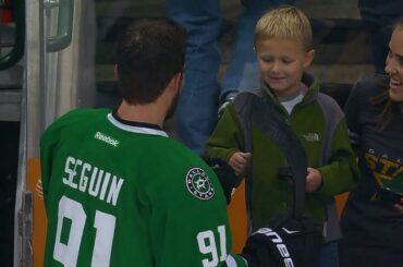 Moment génial entre un fan de @dallasstars et @ tseguin92. #SeguinSelfie ...