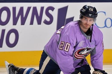 Ces maillots #HockeyFightsCancer seront signés et exposés pour la vente aux enchères le ...