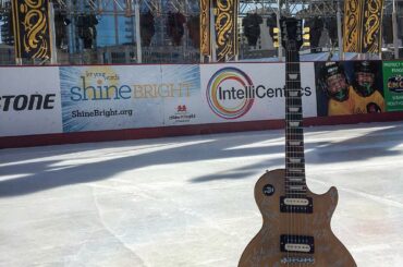 Nos joueurs #NHLAllStar ont signé une poignée de ces guitares qui seront vendues aux enchères ...