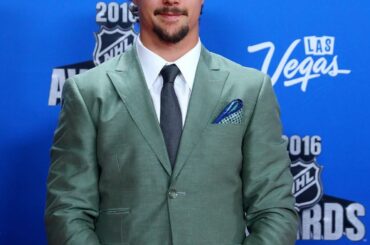 Votre costume est absolument incroyable, @ erikkarlsson65. #NHLAwards #NHLstyle ...