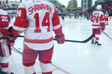 Regardez! Le président de @MapleLeafs, Brendan Shanahan, est prêt à partir avec son collègue @D ...