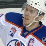 30 buts et près de 100 points pour @ mcdavid97 ....