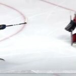 C'est Harry Zolnierczyk qui a le vent en poupe à Chicago. #Coupe Stanley...