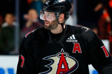 Lookin 'bien sur # AngelsNight18, Ryan Kesler. ...