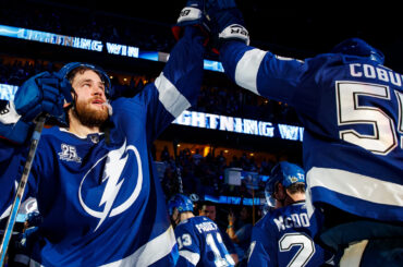 Est-ce que quelqu'un a dit #NationalHighFiveDay? #Coupe Stanley...