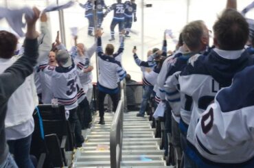 #WPGWhiteout noise à Winnipeg alors que les @NHLJets font le ménage! (Attendre ...