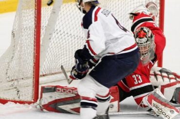 DYK? Angela Ruggiero a aidé les États-Unis à remporter le Championnat mondial de hockey sur glace féminin 2005 ...