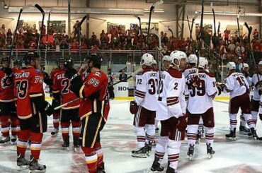 Un grand succès pour #KraftHockeyville 2014 alors que les équipes s'unissent pour saluer la communi ...