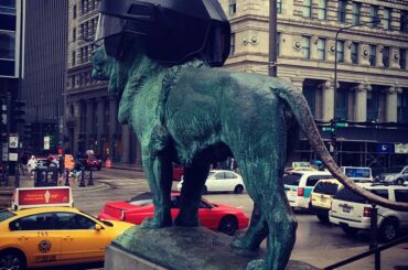 C'est cool. Les lions à l'extérieur de l'Art Institute of Chicago présentent le ...