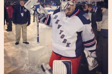 Mesdames et messieurs, votre première star du jeu #StadiumSeries de ce soir est ... @ han ...