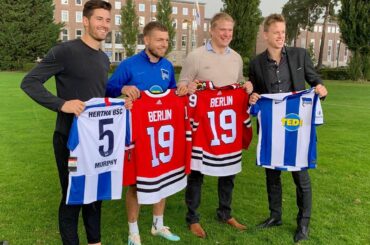 Les @nhlblackhawks font Berlin! @ bubzp11 @ cmurphyy5 arrêtez par @herthabsc pendant quelques s ...