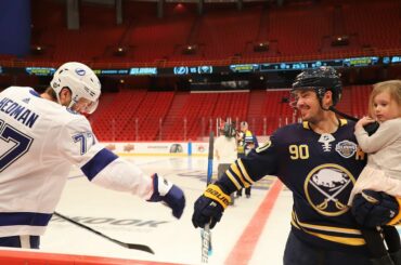 Une belle journée de pratique en Suède avec les @tblightning et @buffalosabres.

Pour mo ...