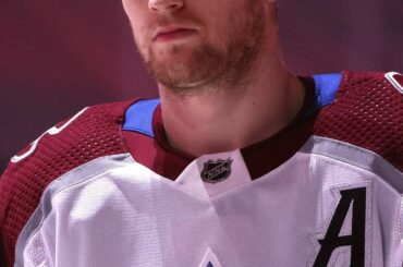 Nathan MacKinnon (@ mackinnon29) remportera-t-il le trophée Hart ce soir?

Trouve o...