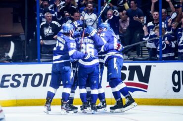 Le premier but toujours important et il revient au Lightning de Tampa Bay !  #StanleyCu...